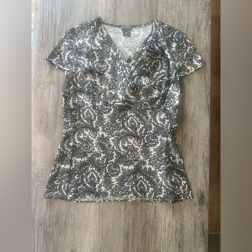 Ann Taylor Black and White Paisley Side Zip Silk Top Size 4